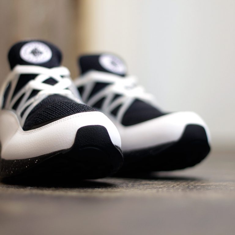 NIKE × SIZE? AIR HUARACHE LIGHT