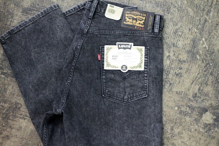 LEVI’S SKATEBOARDING Baggy Black Denim