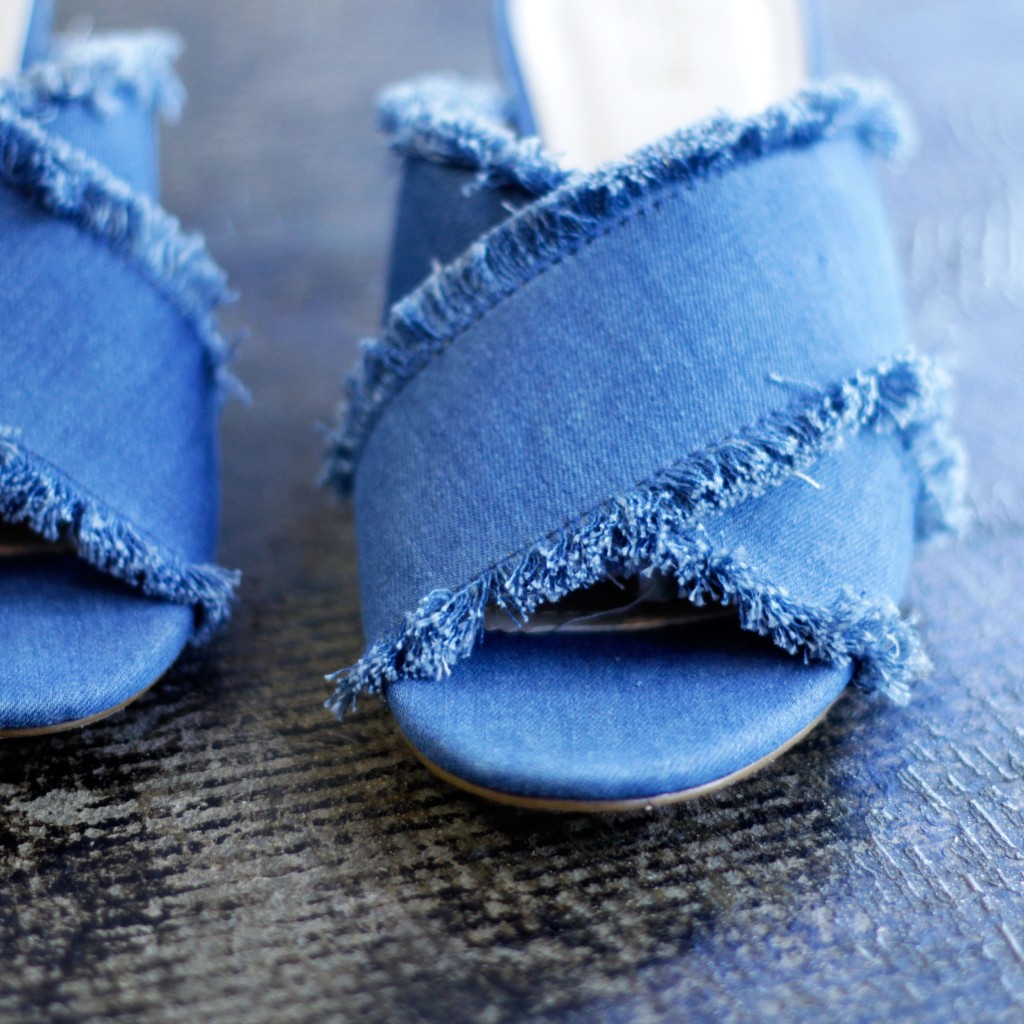 180601_catherine_denim_fringe_sandal_02