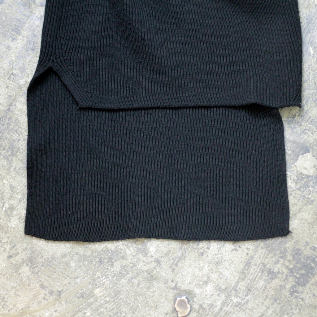 COS Sleeveless Hi-Neck Knit