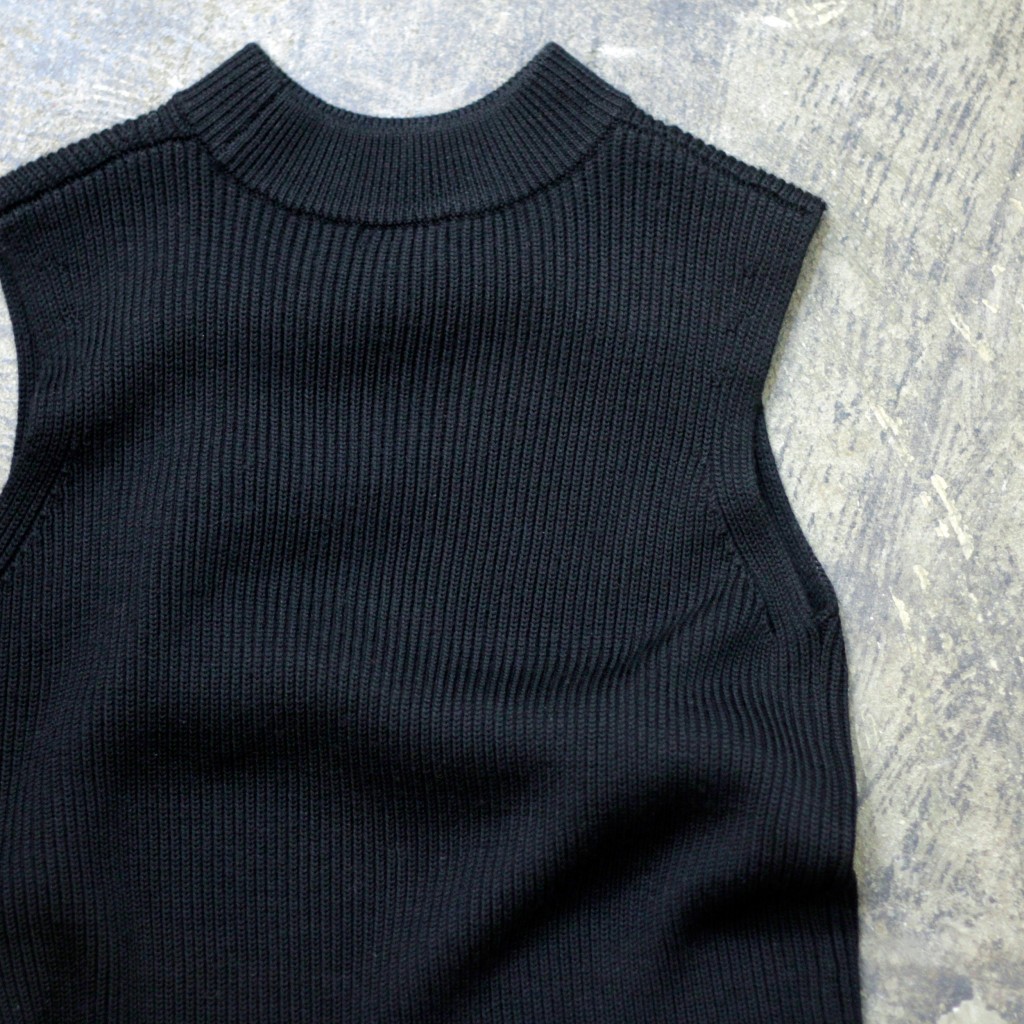 COS Sleeveless Hi-Neck Knit