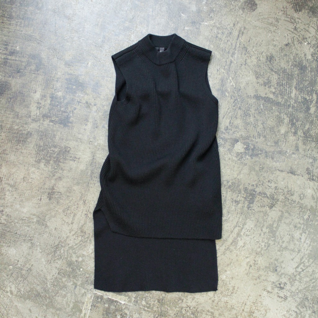 COS Sleeveless Hi-Neck Knit