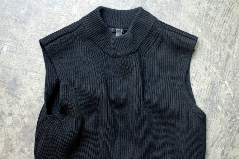 COS Sleeveless Hi-Neck Knit