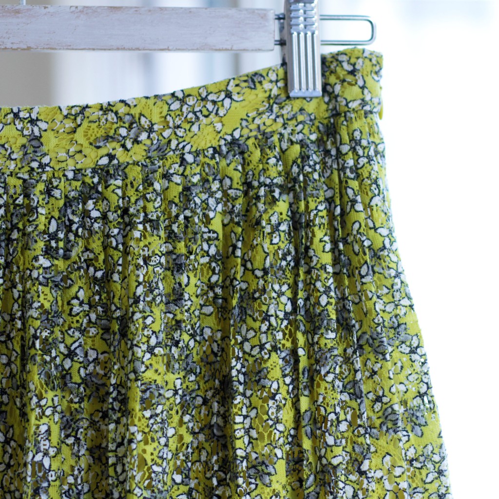 210131_whowhatwear_flowerskirt_03