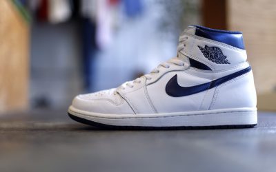 NIKE AIR JORDAN 1 RETRO HIGH OG “METALLIC NAVY”