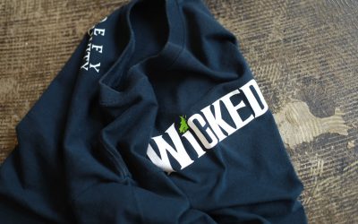 USED T-Shirts Musical Logo “WiCKED” DEFY GRAVITY
