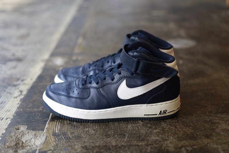 NIKE AIR FORCE 1 MID ’07
