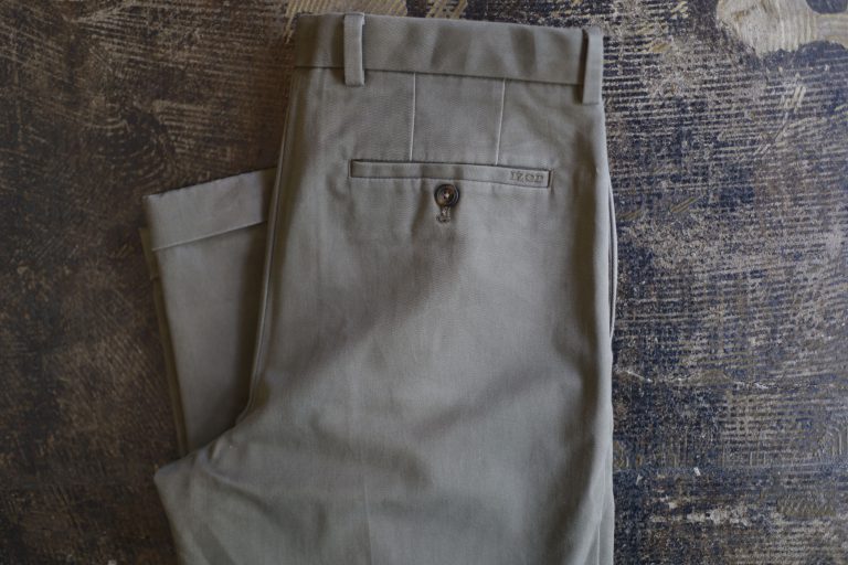 IZOD Two Tuck Cotton Pants