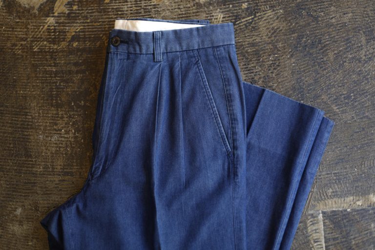 Burberrys Old 90s Center Press Two Tuck Trousers